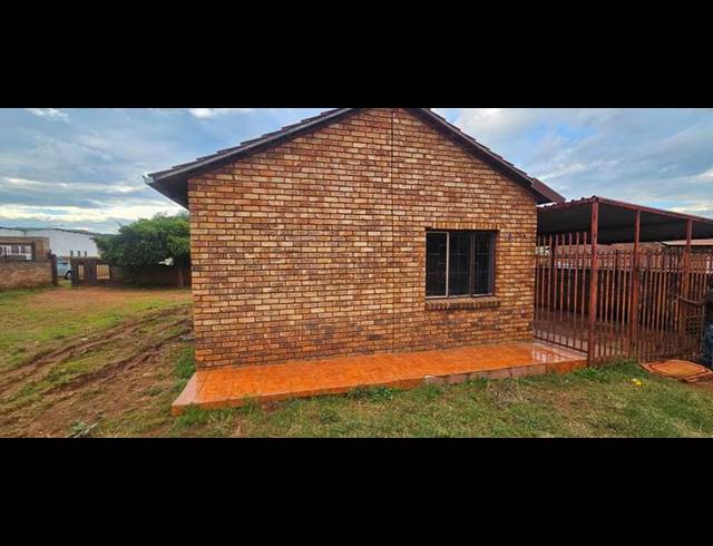 2 BEDROOM PROPERTY TO RENT IN LOTUS GARDENS